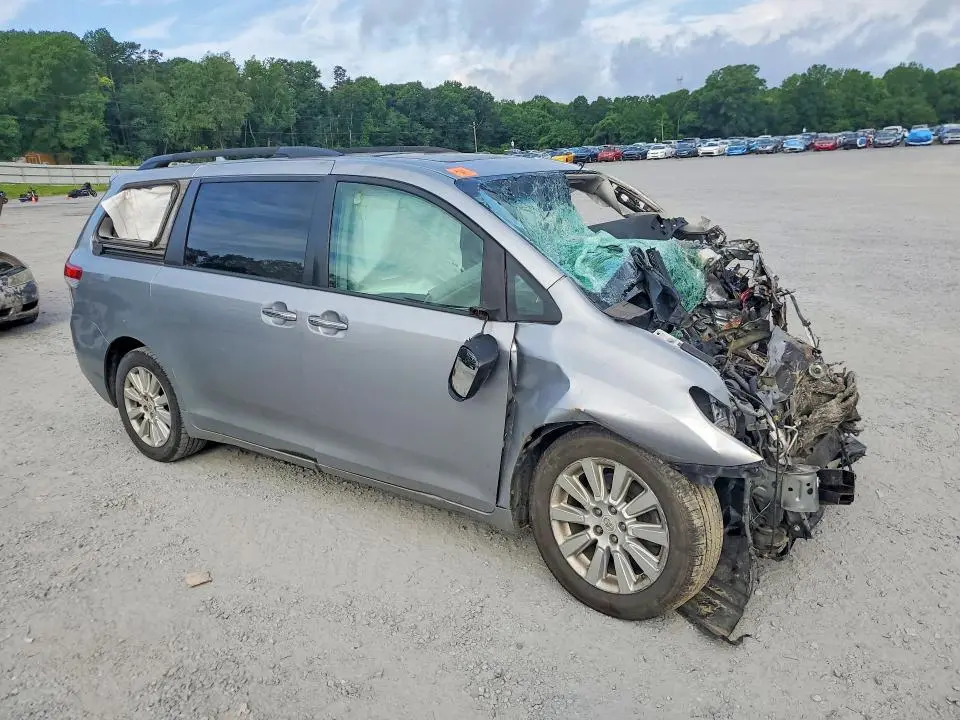 2011 TOYOTA SIENNA LIMITED 7-PASSENGER  