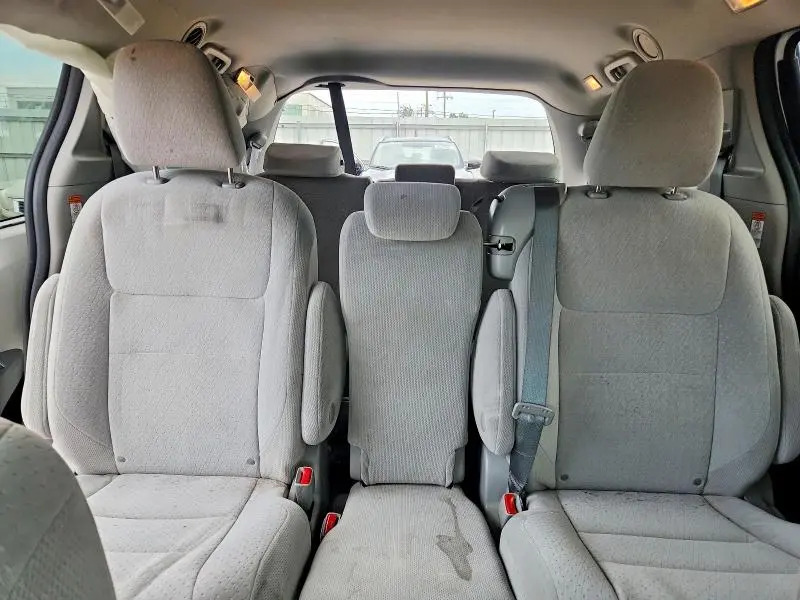 2020 TOYOTA SIENNA LE  