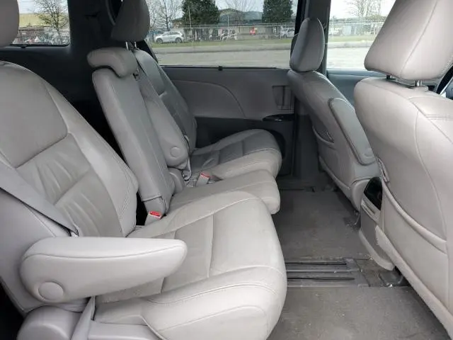 2015 TOYOTA SIENNA XLE  