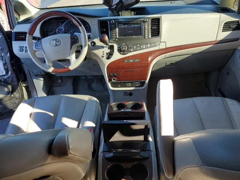 2014 TOYOTA SIENNA LIMITED 7-PASSENGER  