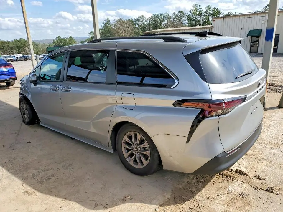 2023 TOYOTA SIENNA LE 8-PASSENGER  