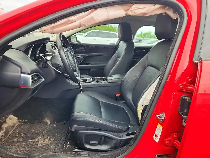 2018 JAGUAR XE PREMIUM  