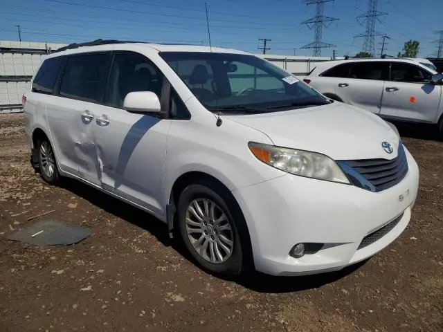 2012 TOYOTA SIENNA XLE  