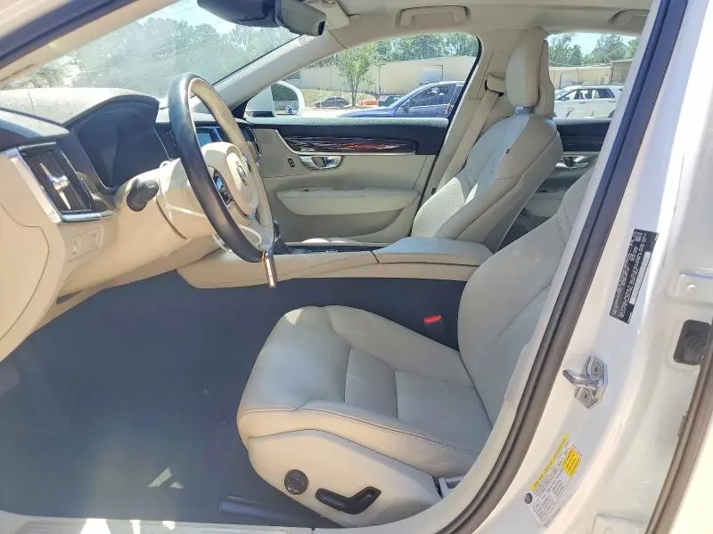 2017 VOLVO S90 T6 MOMENTUM  