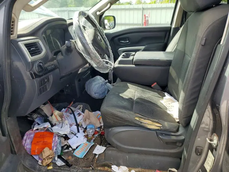 2017 NISSAN TITAN SV  
