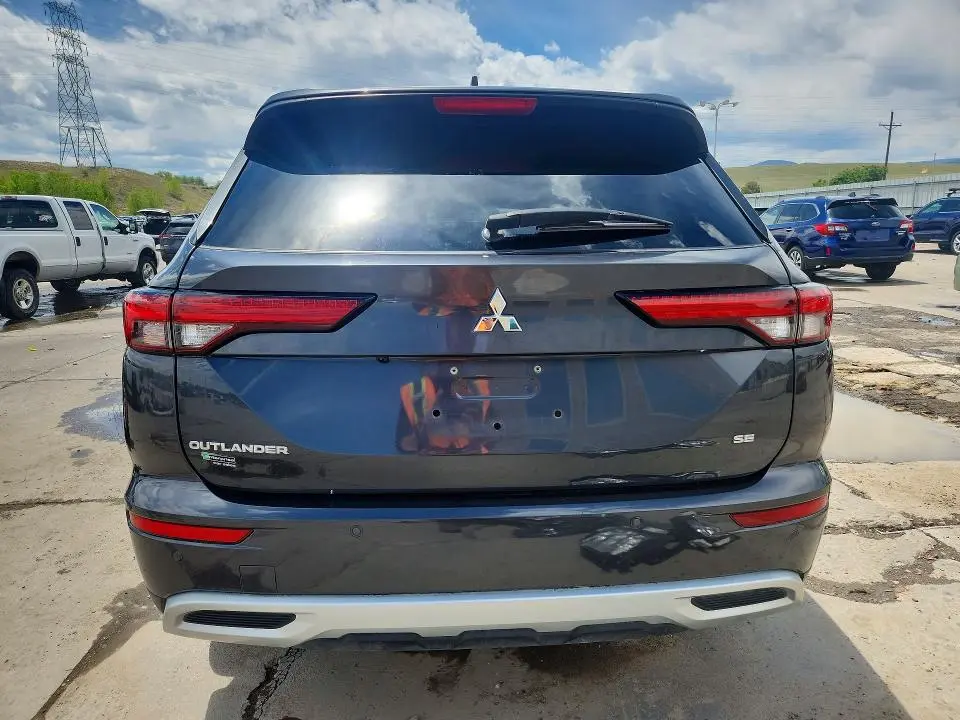 2024 MITSUBISHI OUTLANDER SE  