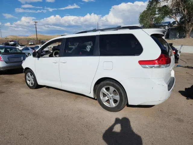 2014 TOYOTA SIENNA LE  