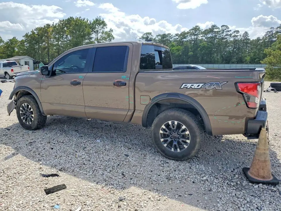 2024 NISSAN TITAN SV  