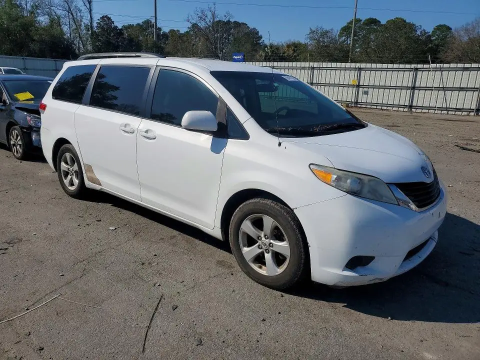 2011 TOYOTA SIENNA LE 8-PASSENGER  