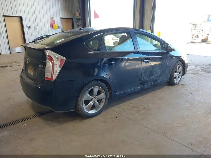 2013 TOYOTA PRIUS THREE SE