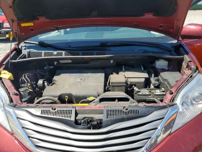 2014 TOYOTA SIENNA XLE 8-PASSENGER  