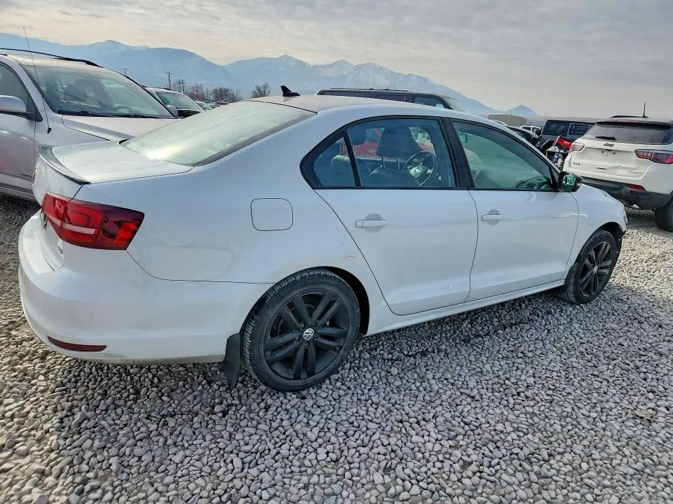 2018 VOLKSWAGEN JETTA SPORT  