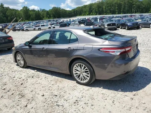 2020 TOYOTA CAMRY XLE  