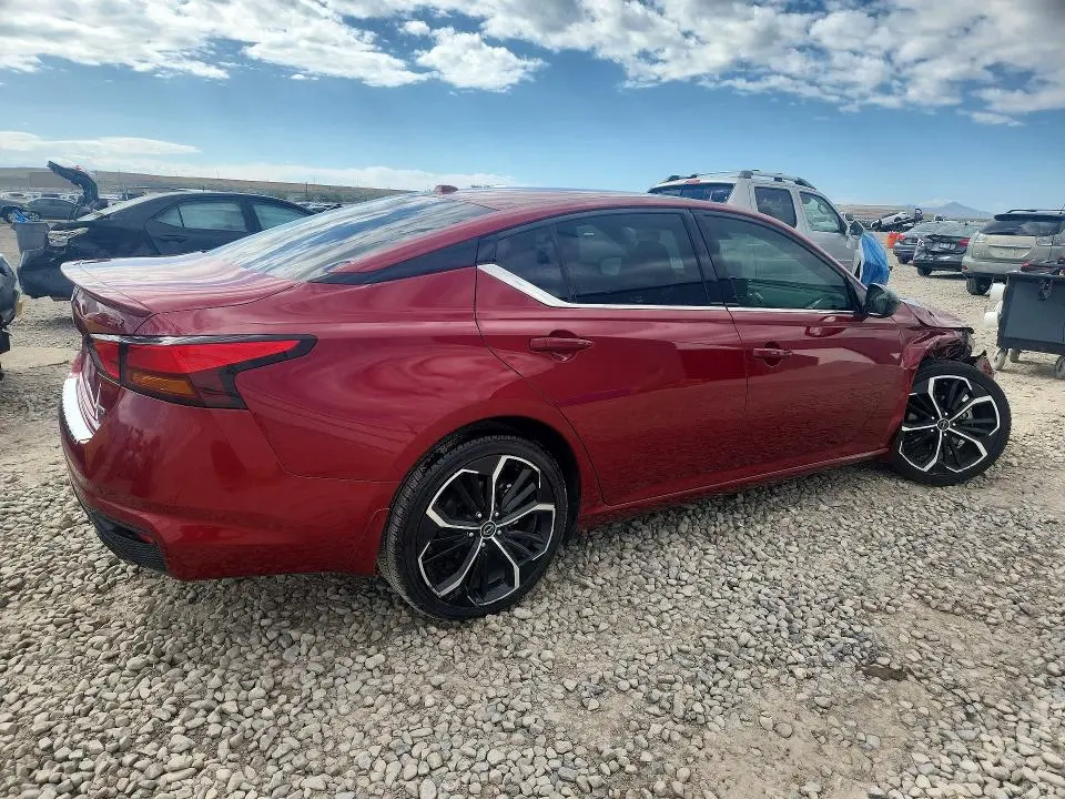 2023 NISSAN ALTIMA SR  