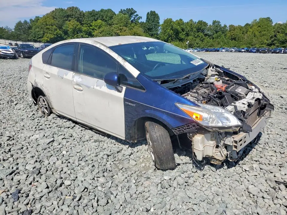 2010 TOYOTA PRIUS III  