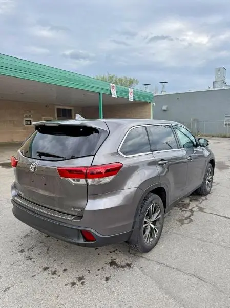 2019 TOYOTA HIGHLANDER LE  