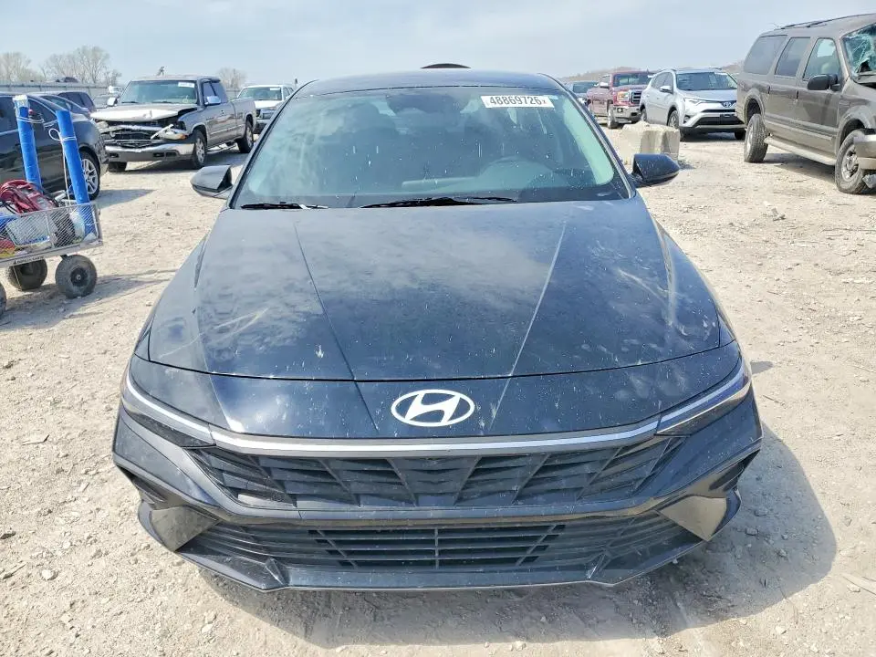 2024 HYUNDAI ELANTRA SE  