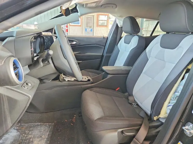 2025 CHEVROLET TRAX LS  