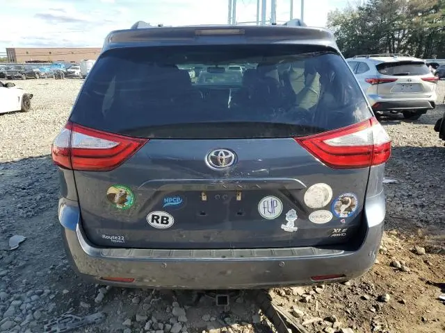 2017 TOYOTA SIENNA XLE  