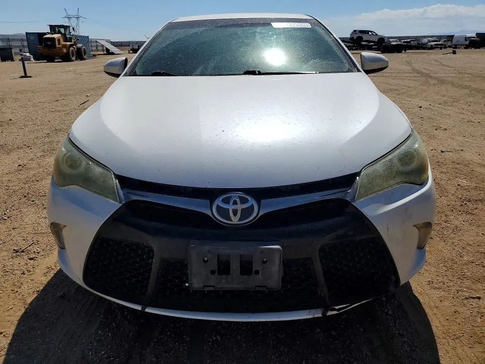 2016 TOYOTA CAMRY SE  