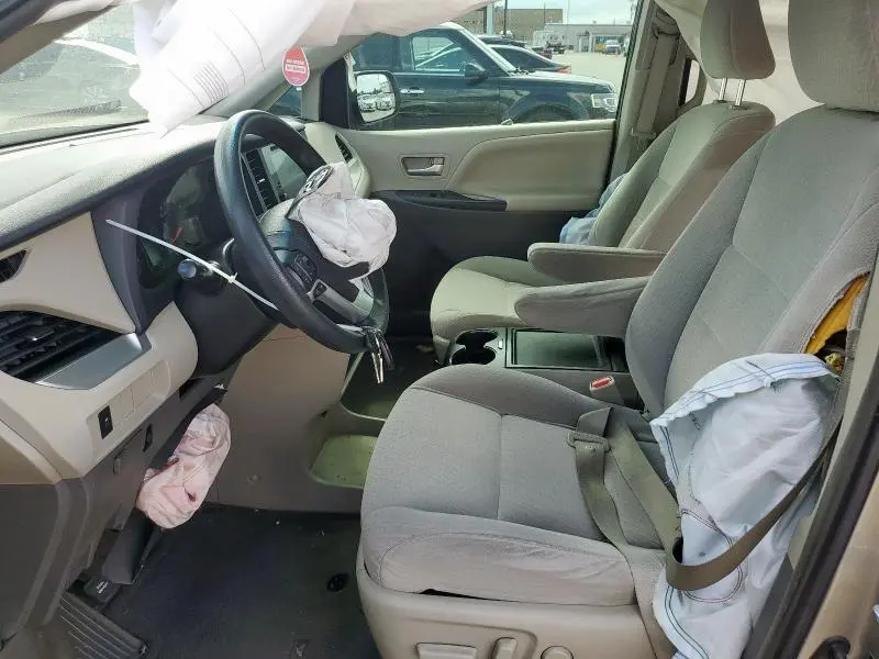 2015 TOYOTA SIENNA LE  