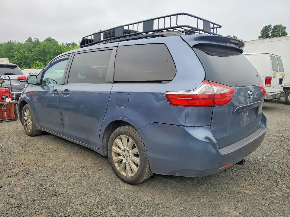 2015 TOYOTA SIENNA LE  