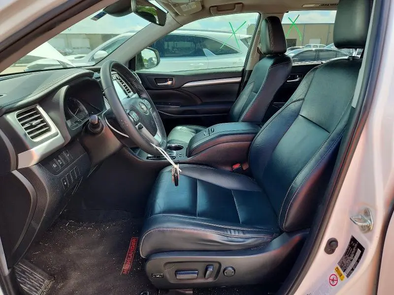 2019 TOYOTA HIGHLANDER XLE  