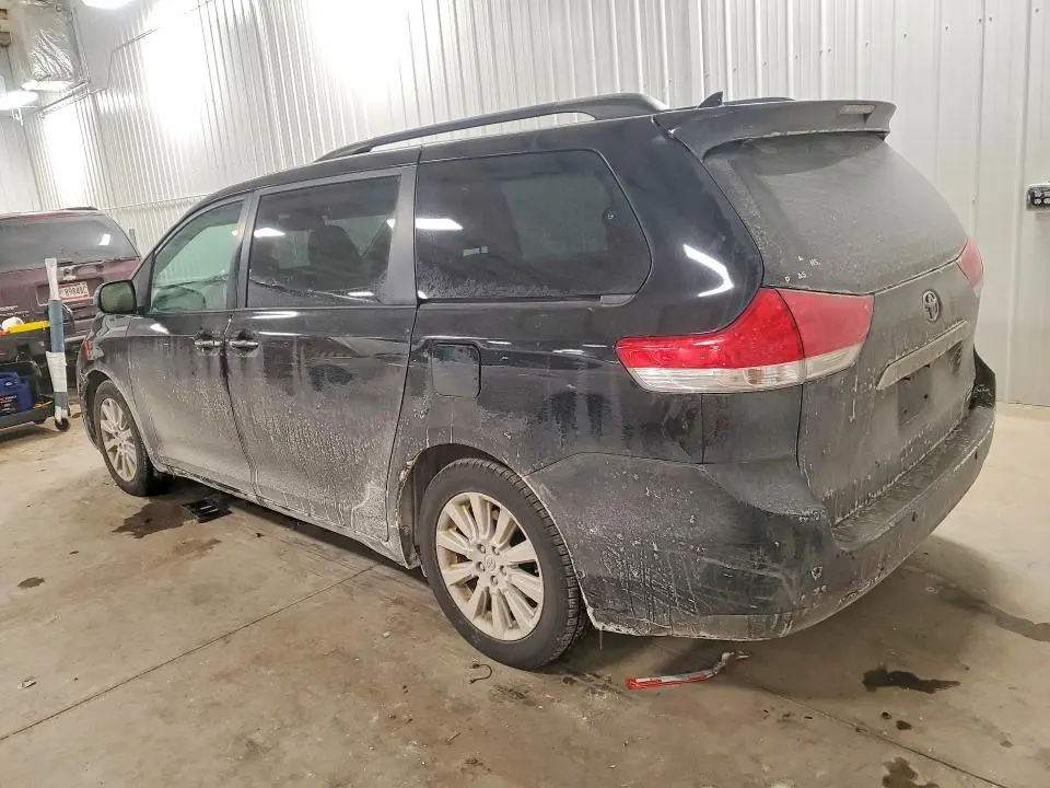 2012 TOYOTA SIENNA XLE  