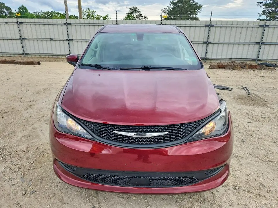 2022 CHRYSLER VOYAGER LX  