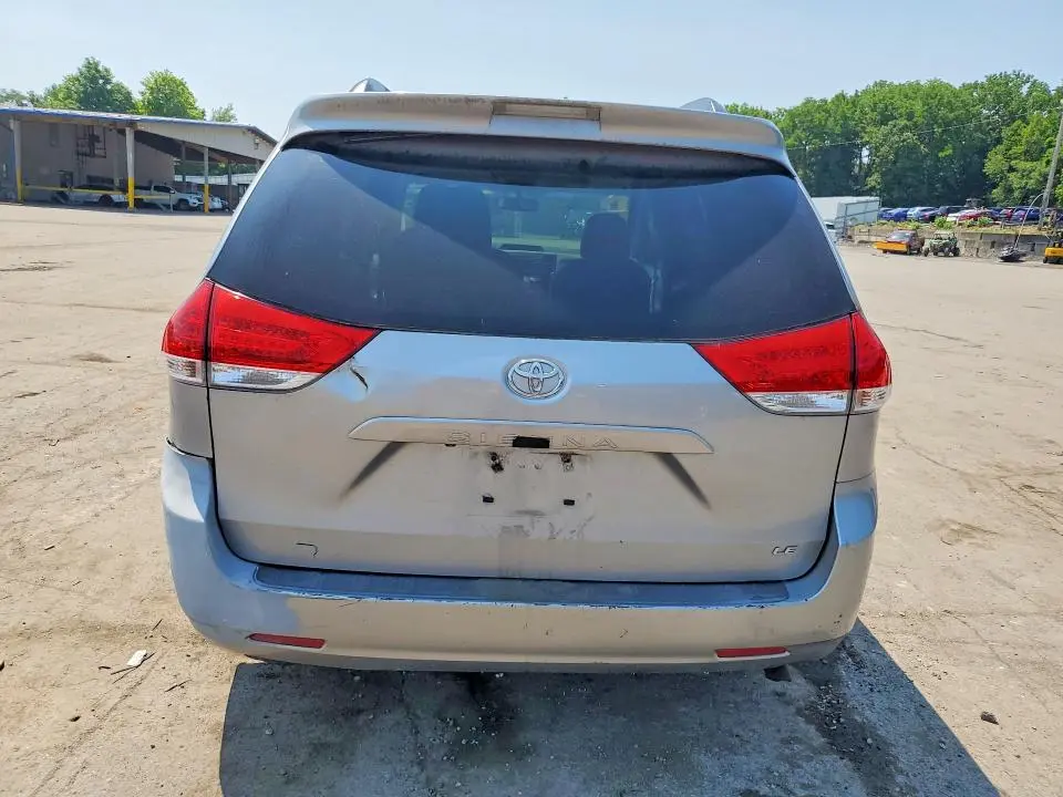 2011 TOYOTA SIENNA LE  