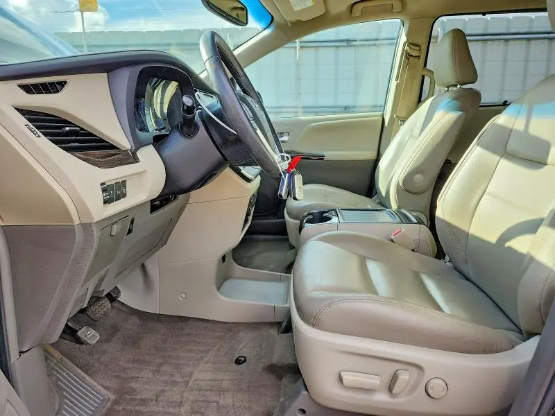 2017 TOYOTA SIENNA XLE 7-PASSENGER  