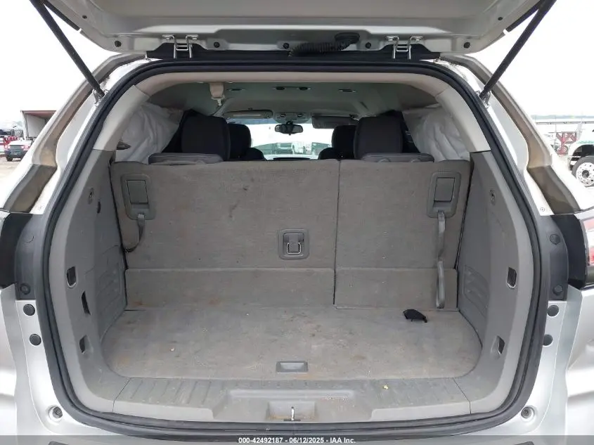 2014 CHEVROLET TRAVERSE LS