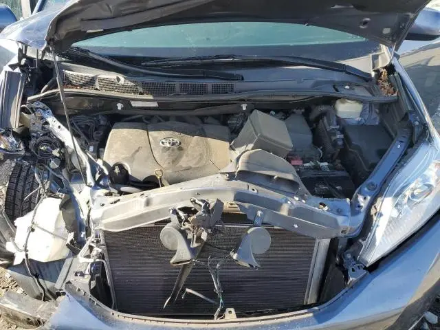 2017 TOYOTA SIENNA XLE  