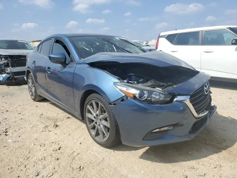2018 MAZDA 3 TOURING  