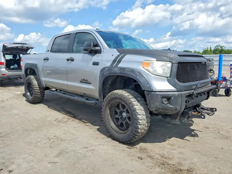 2017 TOYOTA TUNDRA SR5  