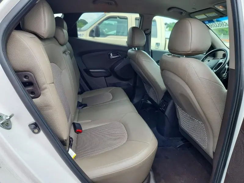 2015 HYUNDAI TUCSON SE  
