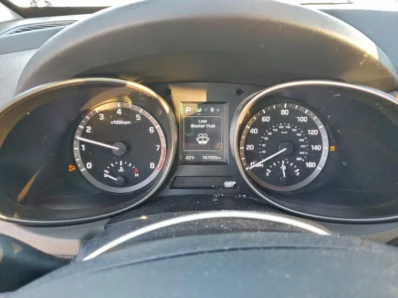 2017 HYUNDAI SANTA FE SE  