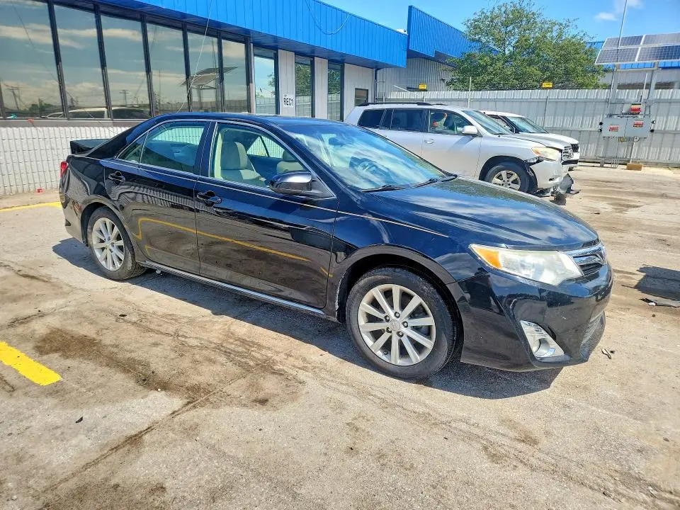2014 TOYOTA CAMRY XLE  