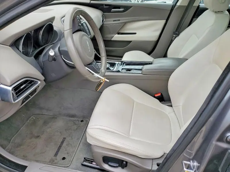 2018 JAGUAR XE PREMIUM  