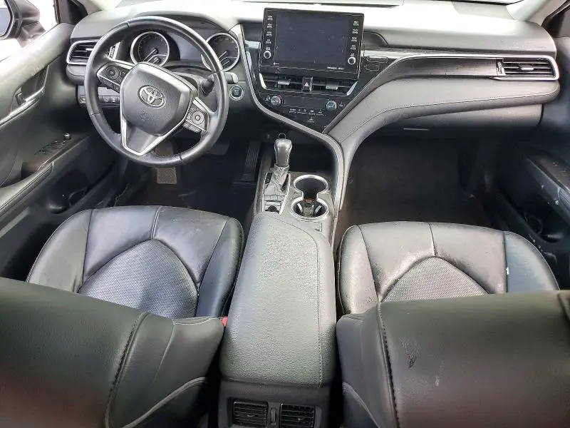 2024 TOYOTA CAMRY XLE  