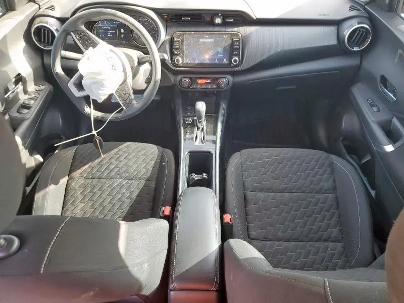 2021 NISSAN KICKS SV  