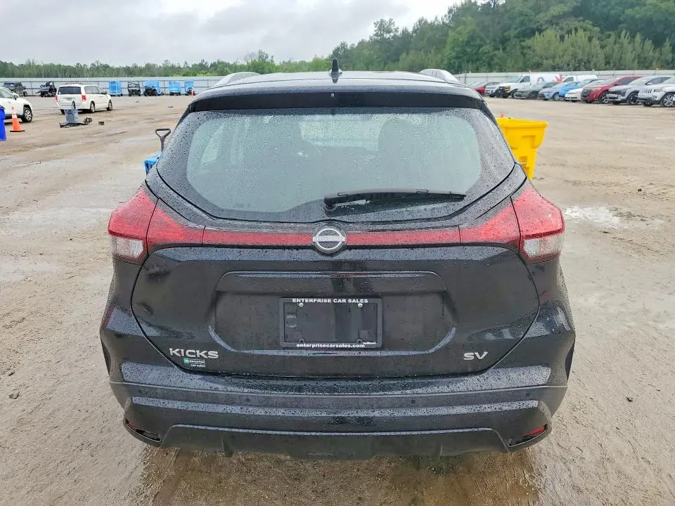 2022 NISSAN KICKS SV  