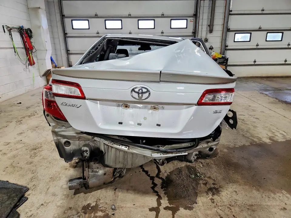 2013 TOYOTA CAMRY SE  