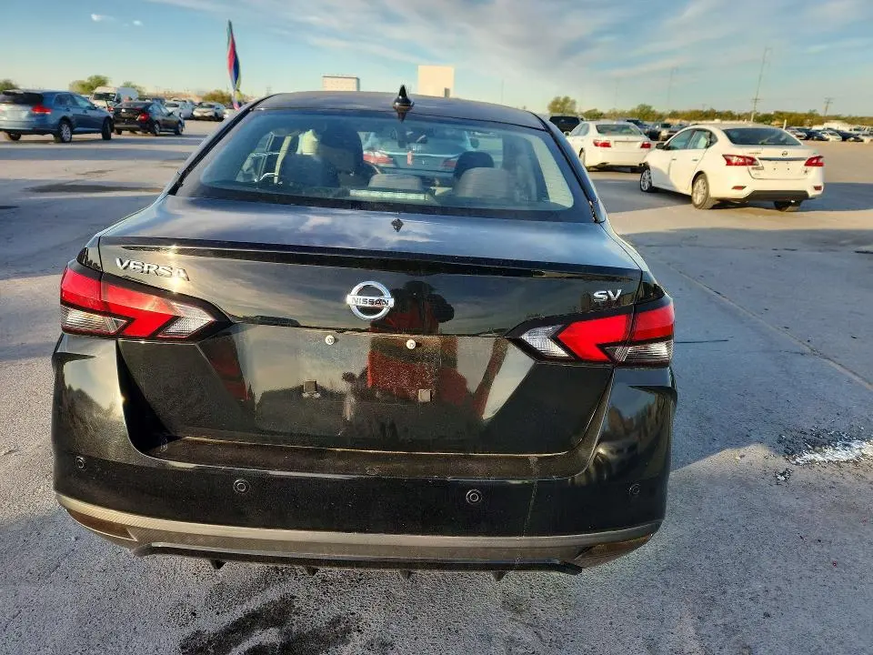 2021 NISSAN VERSA SV  