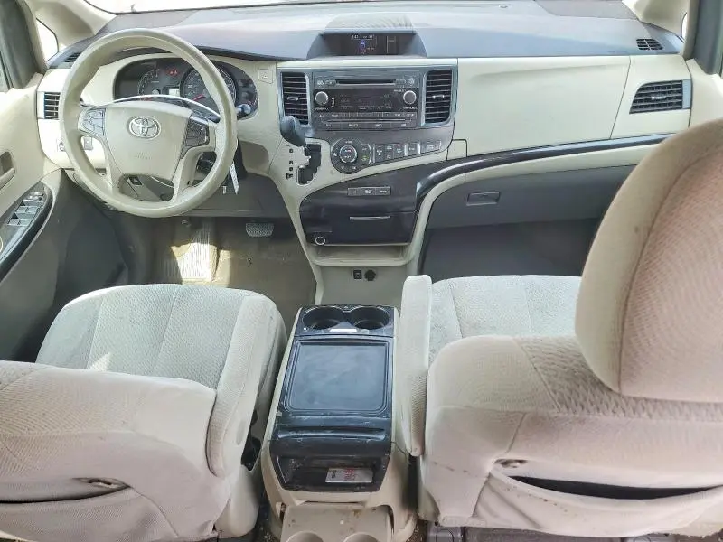 2013 TOYOTA SIENNA LE 8-PASSENGER  