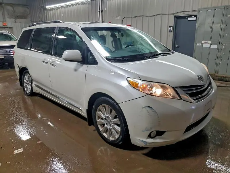 2015 TOYOTA SIENNA XLE  
