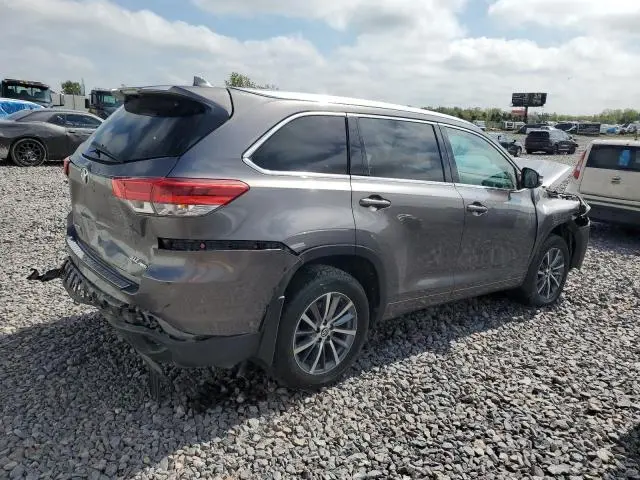 2018 TOYOTA HIGHLANDER SE  