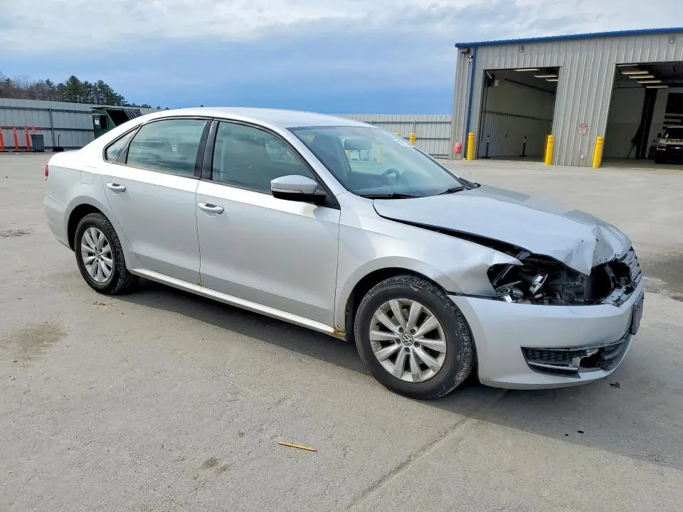 2013 VOLKSWAGEN PASSAT S  