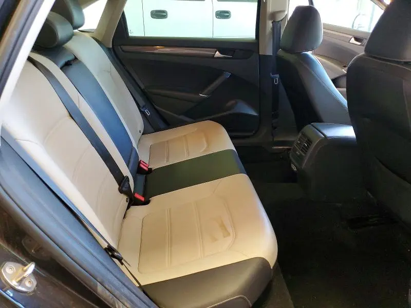 2020 VOLKSWAGEN PASSAT R-LINE  