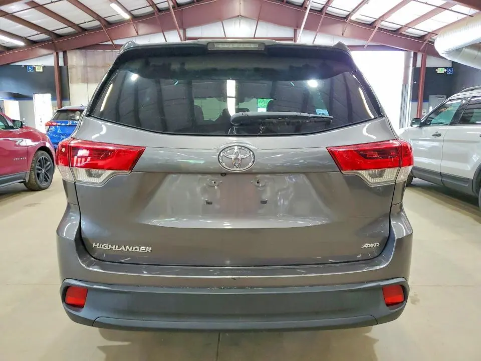 2019 TOYOTA HIGHLANDER LE  